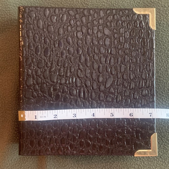 New brown embossed photo album. 100 double-sided pages. Hold 5” x 7” photos. - Picture 2 of 12